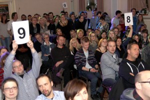 Der Saal der Gaststätte Dahlmann war wie immer beim Poetry Slam prall gefüllt. (Foto: Björn Othlinghaus)