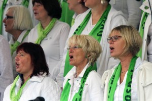 Sängerinnen des gastgebenden Chores "Risecorn" von der Evangelischen Kirchengemeinde Oberrahmede in Lüdenscheid. (Foto: Björn Othlinghaus)