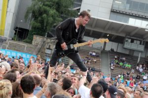 Gitarre spielen in luftiger Höhe. (Foto: Björn Othlinghaus)