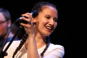 Die Band Funktastic mit Sängerin Carmen Klughardt trat im Rahmenprogramm auf. (Foto: Björn Othlinghaus)