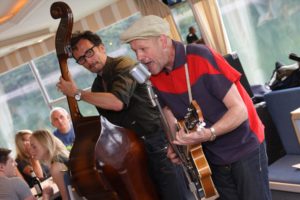 Das Teddy Conetti Trio interpretierte unter anderem diverse Songs von Elvis. (Foto: Björn Othlinghaus)