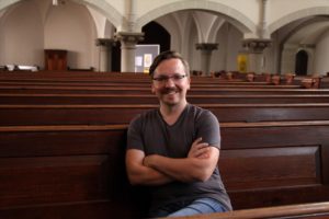 Organist Felix Hell in der Christuskirche in Lüdenscheid. (Foto: Björn Othlinghaus)