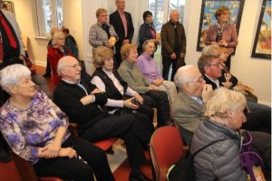 Viele Besucher interessierten sich für den Film aus den 80er Jahren über die Halveraner Kinobetreiberin Ilse Müller. (Foto: Björn Othlinghaus)