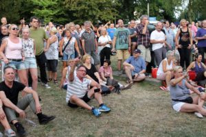 Gut gelauntes Publikum im Kulturhauspark. (Foto: Björn Othlinghaus)