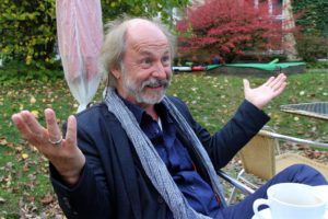 Der Autor der erfolgreichen Ostfriesen-Krimis präsentierte sich in Lüdenscheid als humorvoller und ausgeglichener Mensch. (Foto: Björn Othlinghaus)