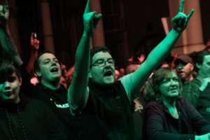 Die Stimmung in der Schützenhalle war prächtig. (Foto: Björn Othlinghaus)