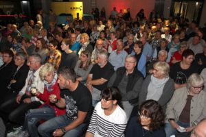 Plätze, die frei bleiben, gibt es bei Lesungen von Klaus-Peter Wolf selten. (Foto: Björn Othlinghaus)